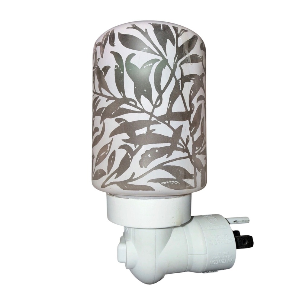 Scentsy Wispy Willow Mini Warmer Wall Plug In Glass Wax Warmer New In Box